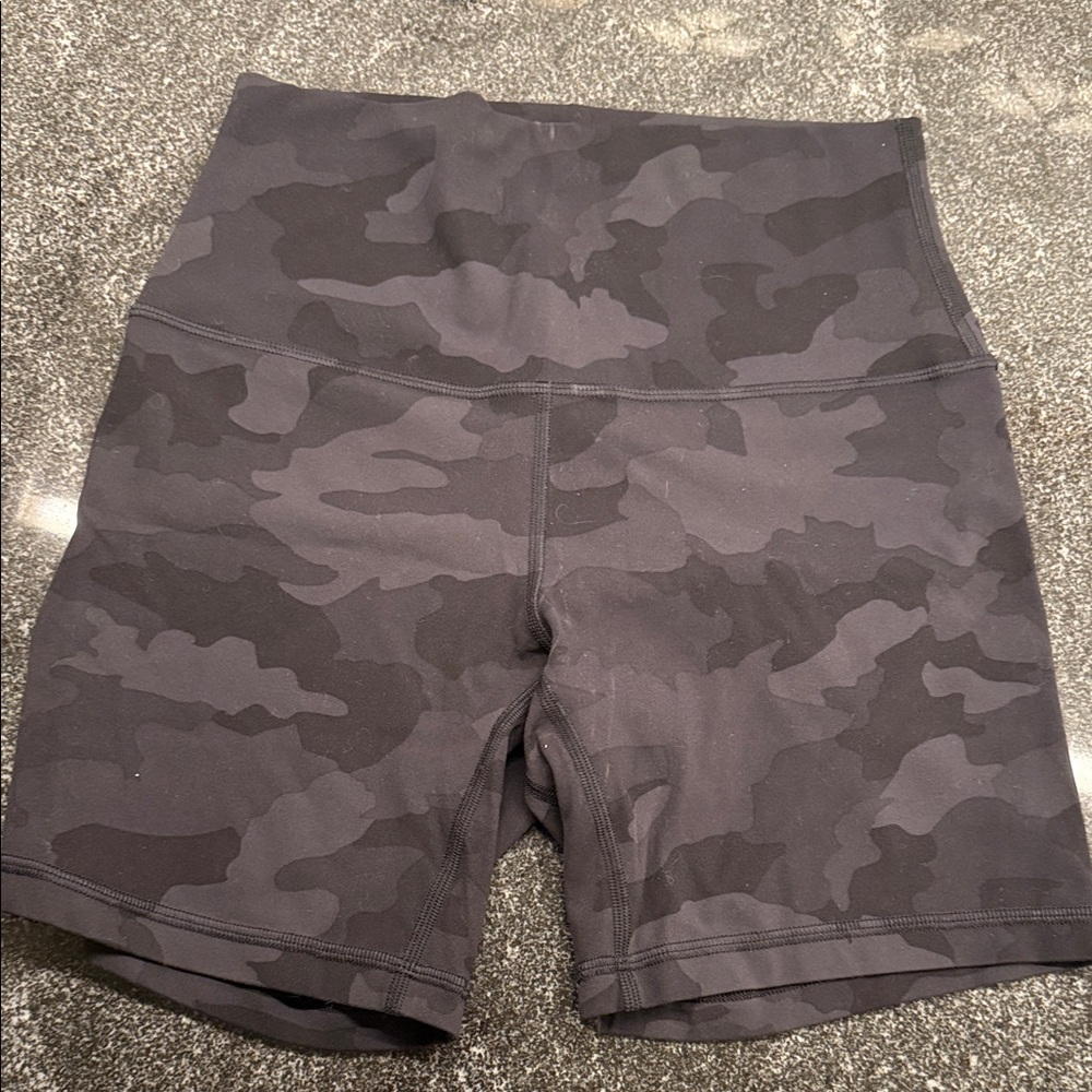lululemon athletica Black Camo Bike Shorts align size 6
